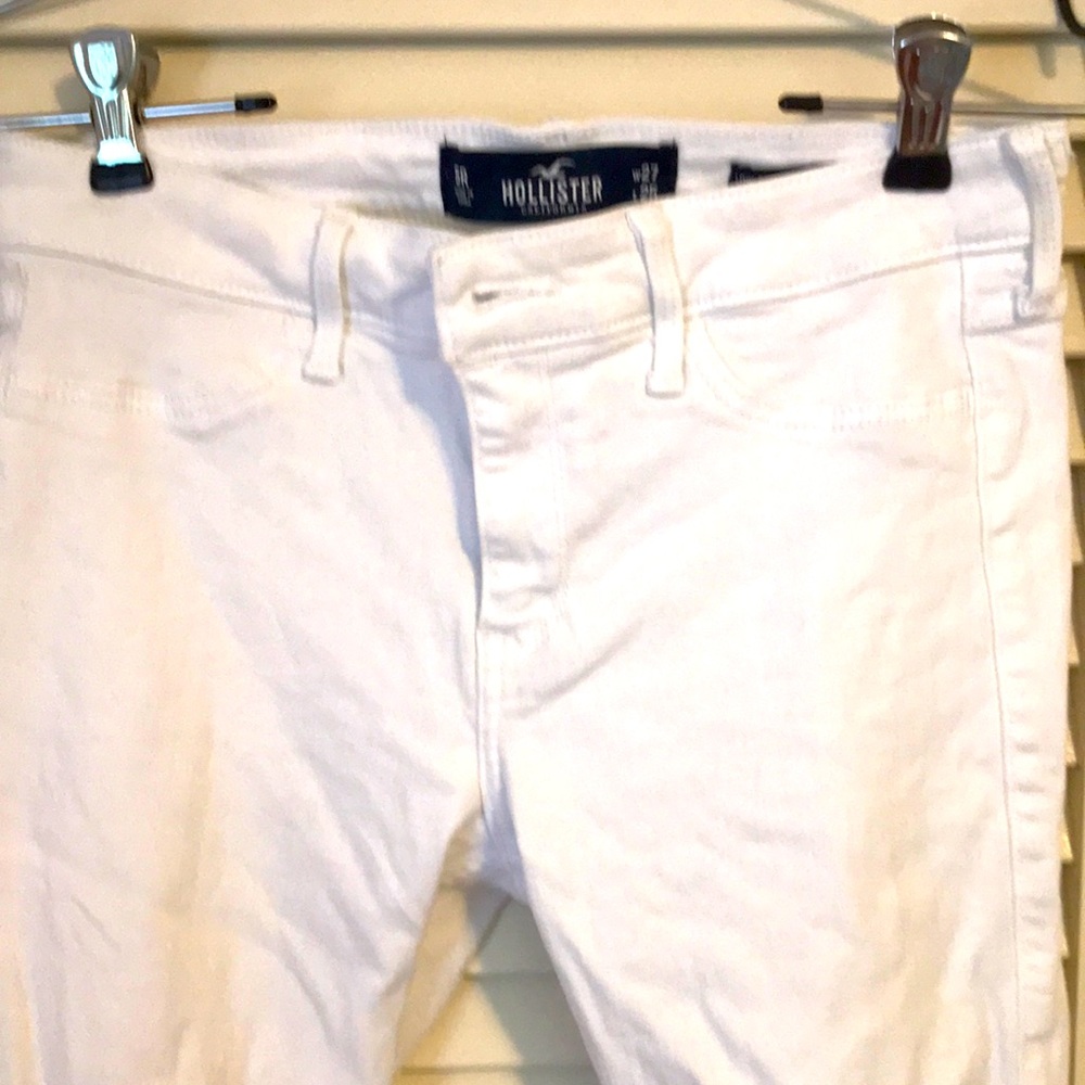 Hollister -The perfect white jeans!